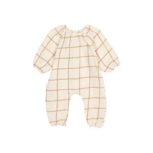 Poupée Jade avec sa tenue grands carreaux