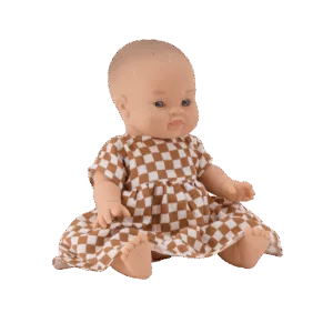 Poupée fille en robe damier
