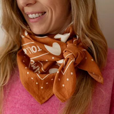 Foulard Marron - Cœurs Blancs – Image 2