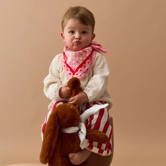 Foulard amour fou 55cm - fond rose / motif rouge – Image 2